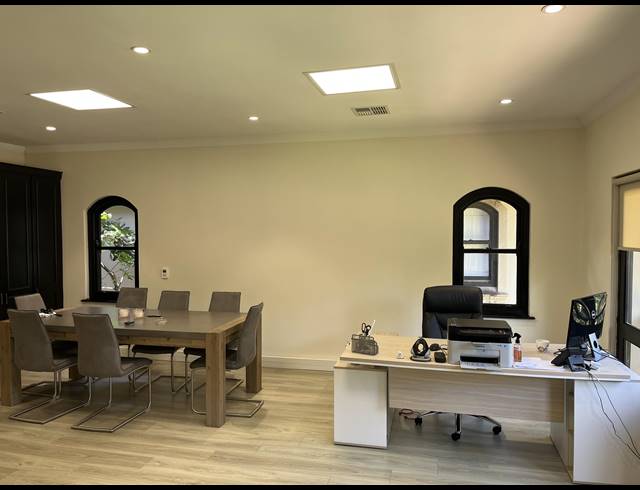 49M² OFFICE TO LET IN SHAKAS HEAD